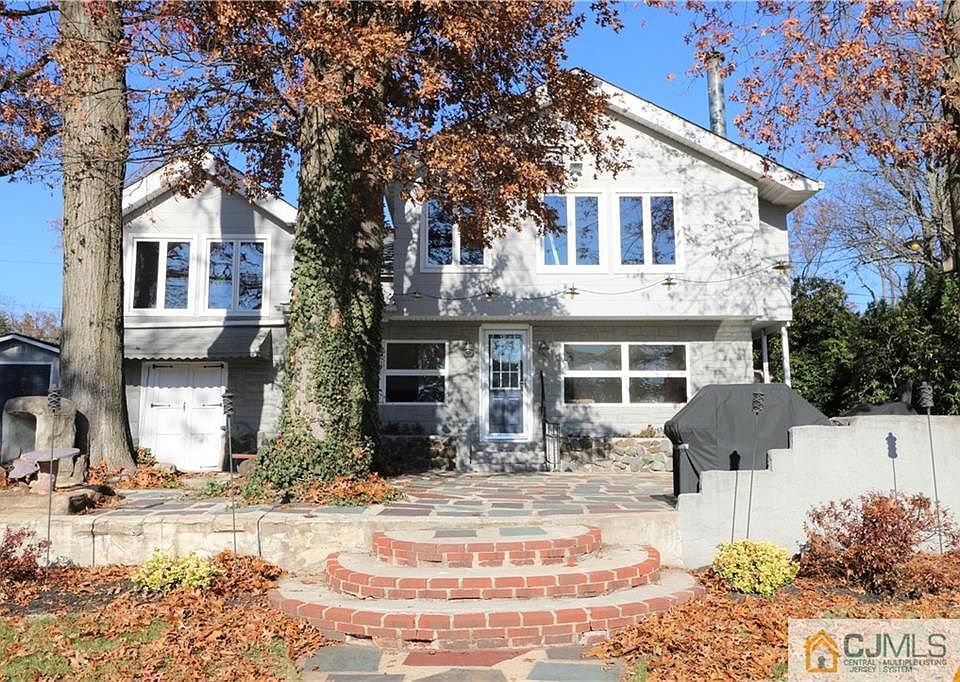 1st image of 117 Lakeside Dr N