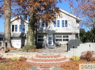 117 Lakeside Dr N, Piscataway, NJ