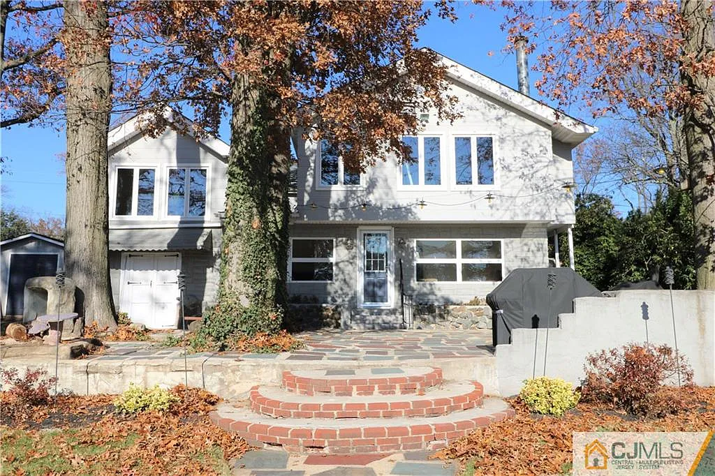 117 Lakeside Dr N photo 1