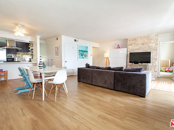 3rd image of 826 2nd St APT 304