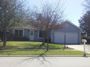 209 N Oltendorf Rd, Streamwood, IL 60107