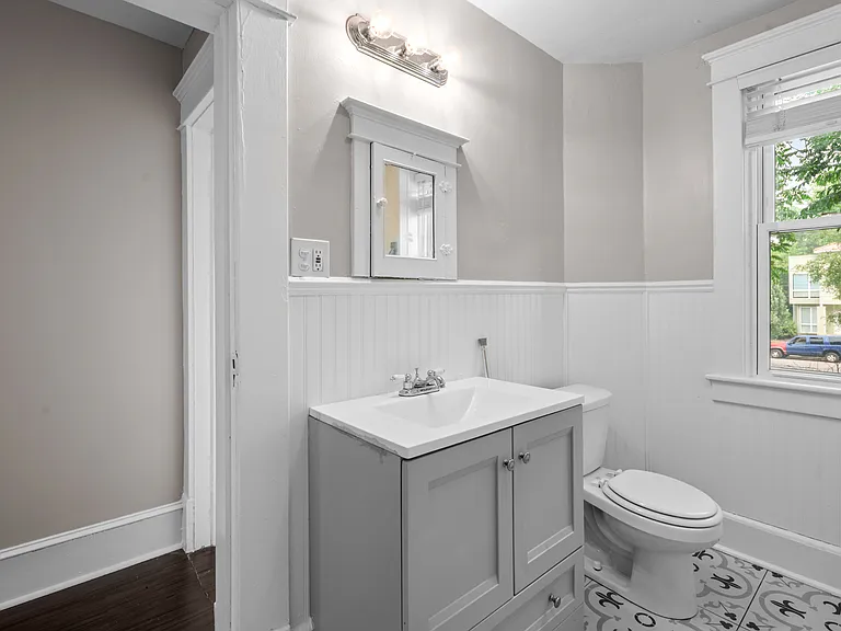 upstairs full bathroom