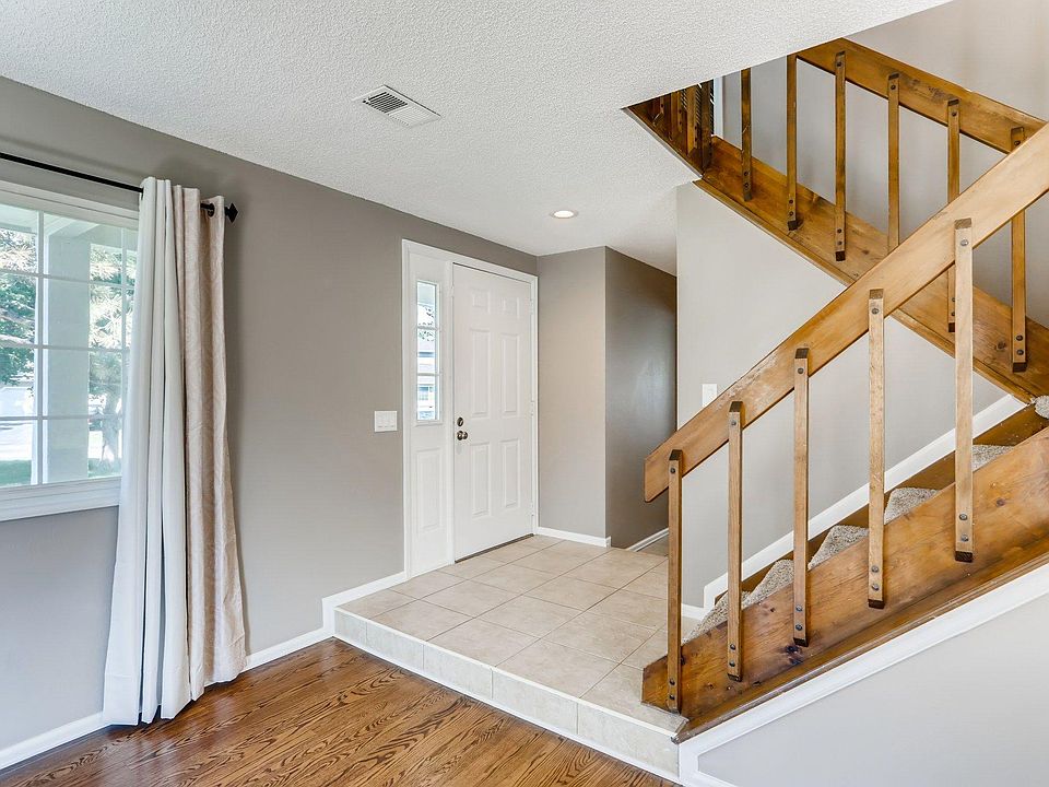 Foyer/Entry and Stairway