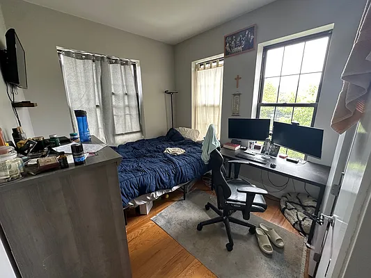 Rented by Premier Metro Realty Corp | media 8