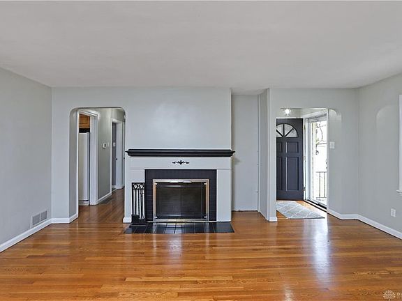5th image of 16 Firwood Dr