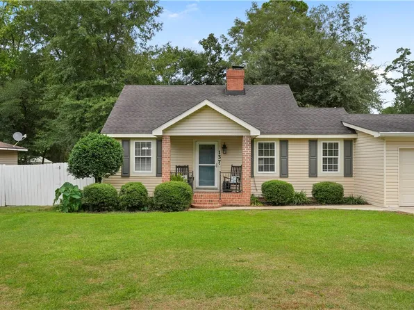 137 Oak Villa Dr, Jesup, GA 31546