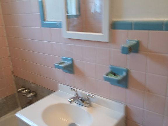 3rd image of 550 NW 88th St #1