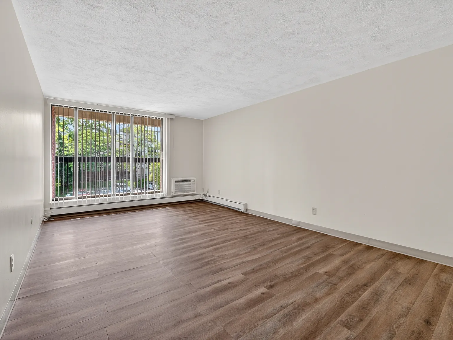 Taurus Apartments — Photo 4