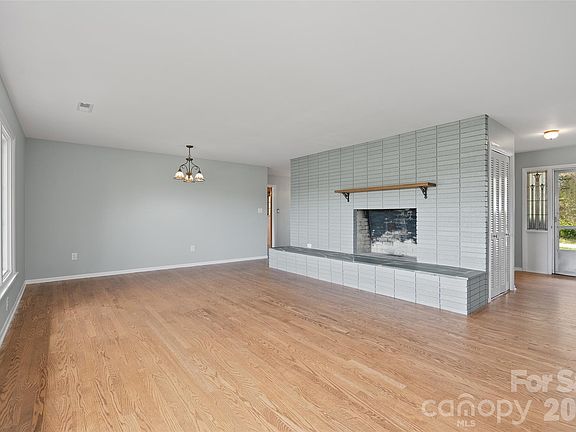 3rd image of 441 Mulberry St