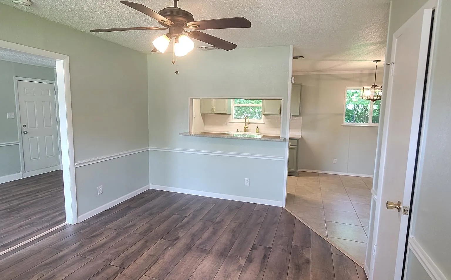 3 bed, 1.5 bath, 1300 sqft, $1,975 — Photo 2