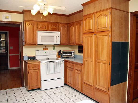 3rd image of 6 Martinka Dr