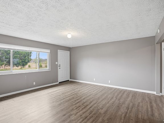 3rd image of 208 Merriman Rd
