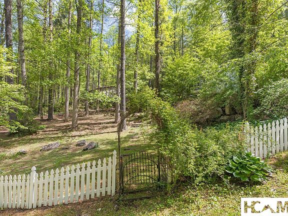 3rd image of 141 Andrews Park Road