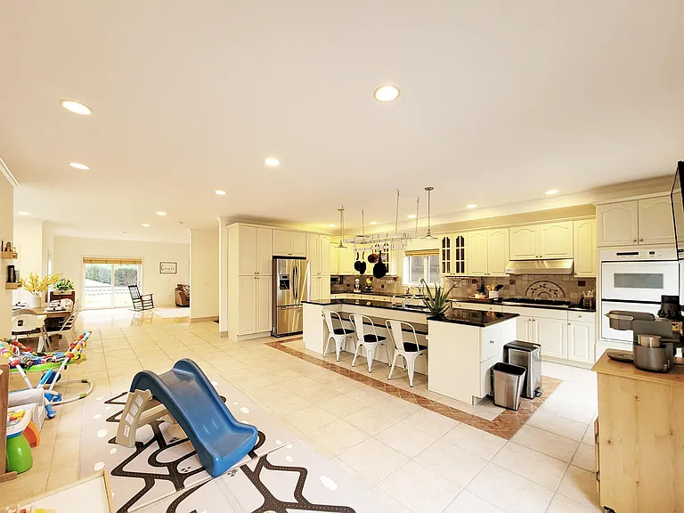 441 Piermont Ave — Photo 3