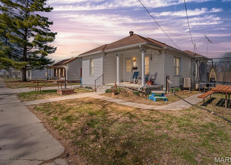 1st image of 908 Locust St