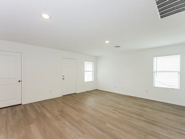 2839 Ruby Xing — Photo 3