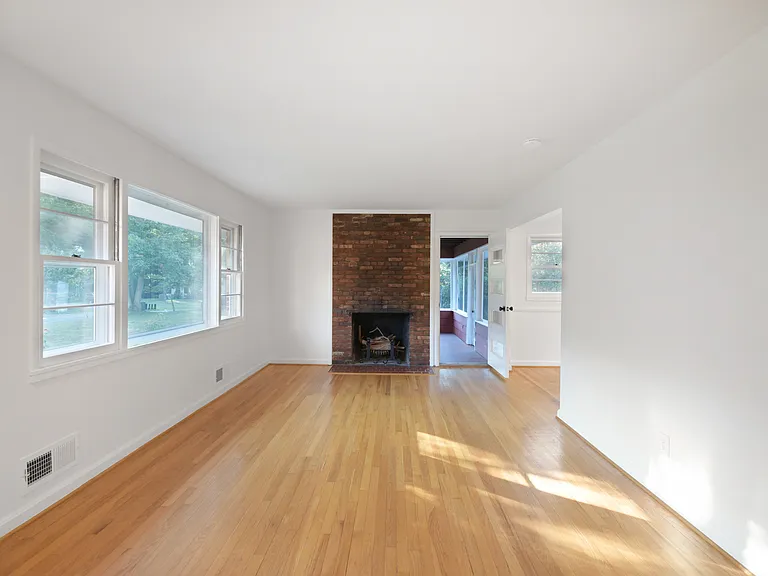 1106 Westbriar Ct NE — Photo 9