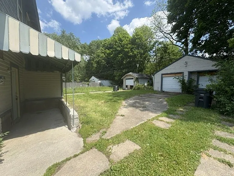 637 Storer Ave — Photo 15