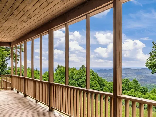 576 Lake Vista Dr, Glade Valley, NC 28627