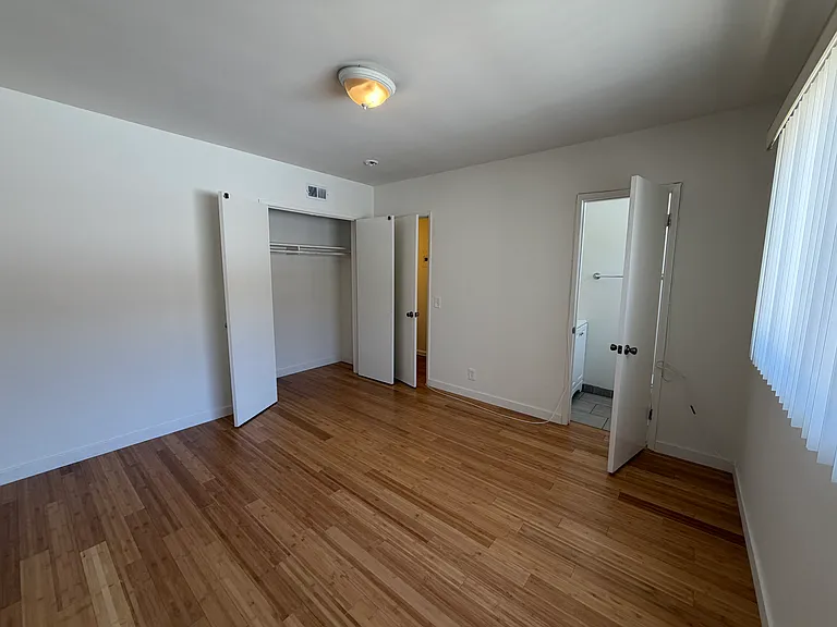 1128 20th St #8 — Photo 13