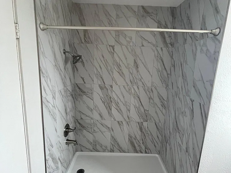 630 N Grand Ave #404 — Photo 4