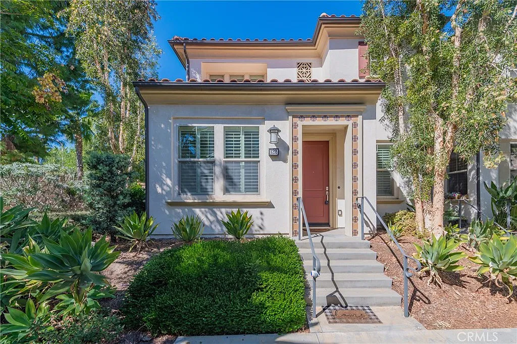 3 bed, 2.5 bath, 1749 sqft, $4,450 — Photo 1