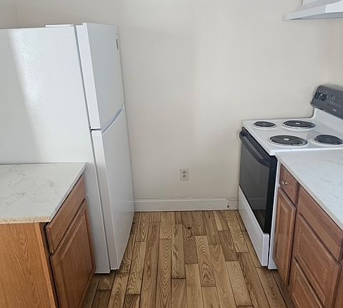 5th image of 173 Locust St APT A