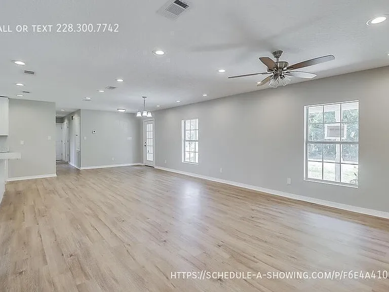 912 Maple St — Photo 11