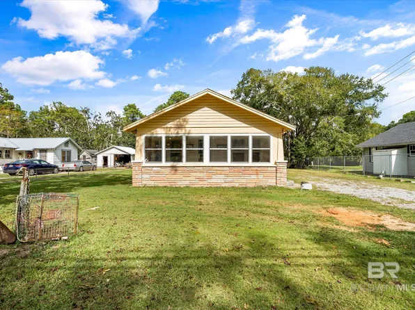 8460 Hemley St, Bayou La Batre, AL 36509