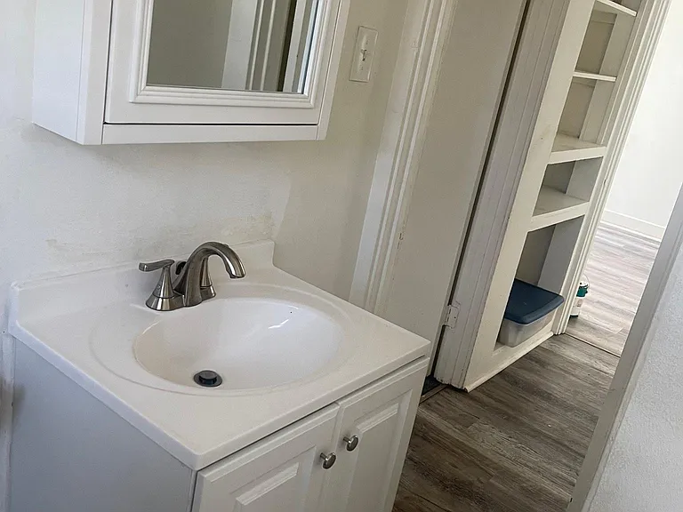 1348 W 40th Pl — Photo 7