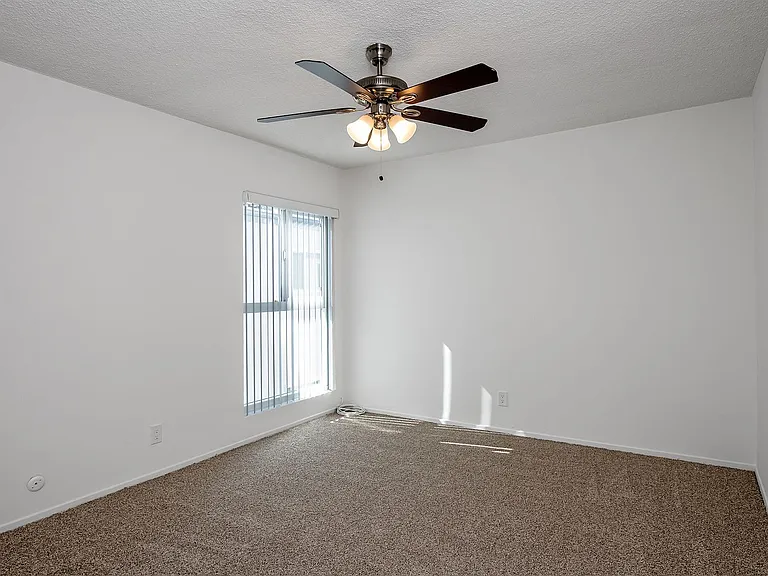 840 Fischer St — Photo 19