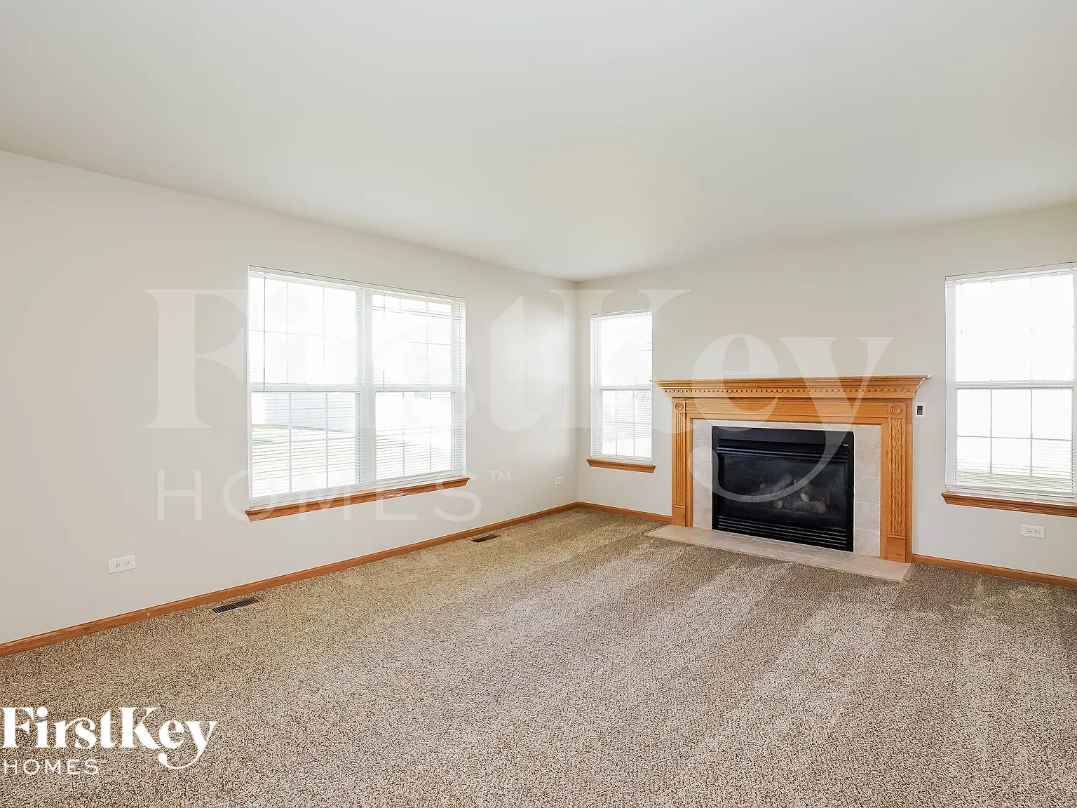 4 bed, 2.0 bath, 2404 sqft, $2,930 — Photo 2