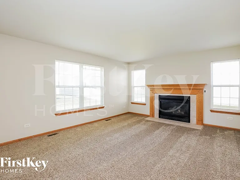 16460 Kingsbrook Dr — Photo 2