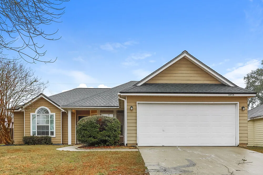 3 bed, 2.0 bath, 1467 sqft, $2,520 — Photo 1