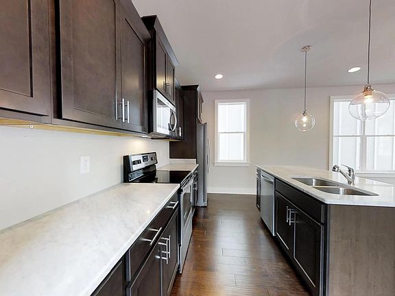 3rd image of 768 Cottage Park Dr