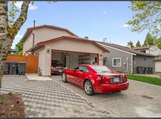 9679 155th St, Surrey, BC V3R7Y9