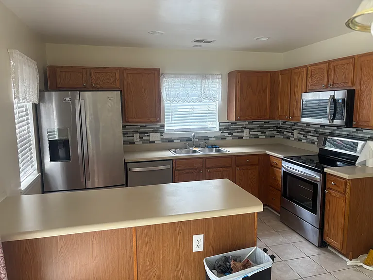 102 Rhett Ct — Photo 2