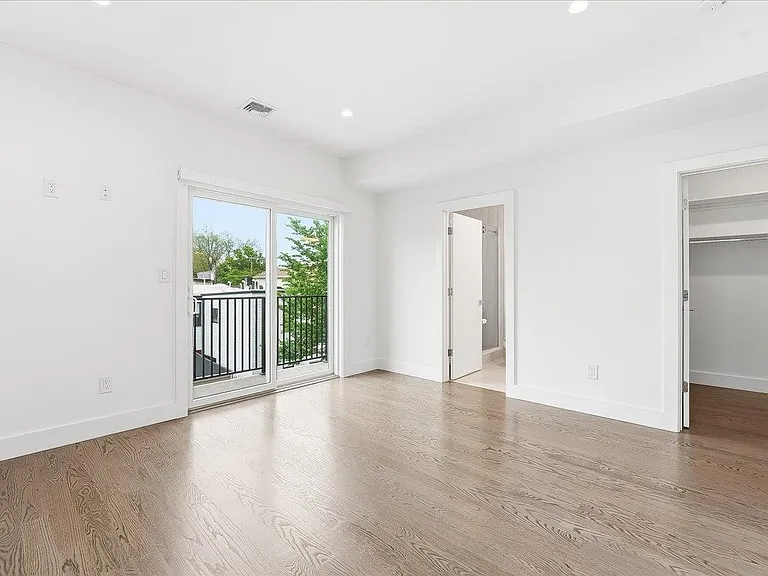 290 Griffith St #2 — Photo 26