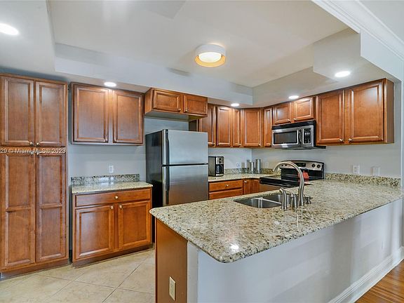 5th image of 19390 Collins Ave APT 1127