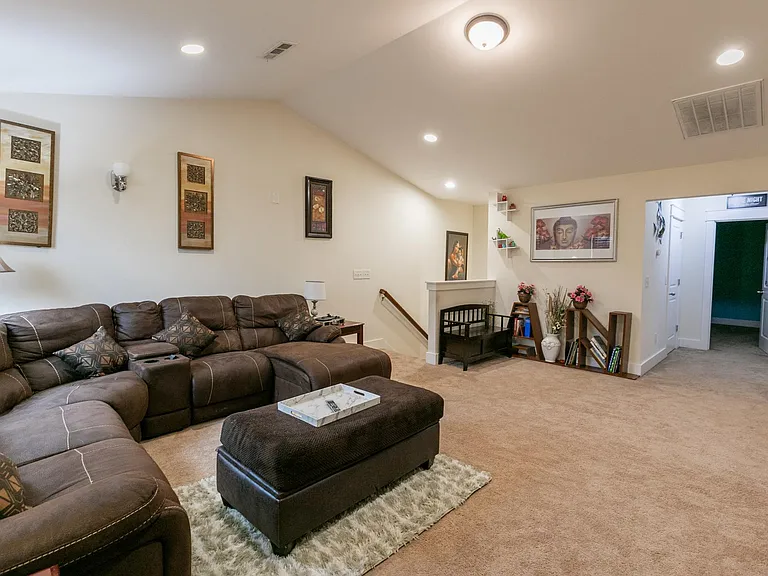 726 Newcomb St — Photo 23