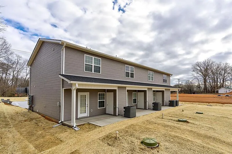 2 bed, 2.5 bath, 1296 sqft, $1,650 — Photo 4