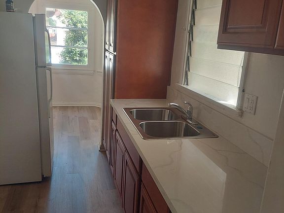 5th image of 3454 Gardenside Ln
