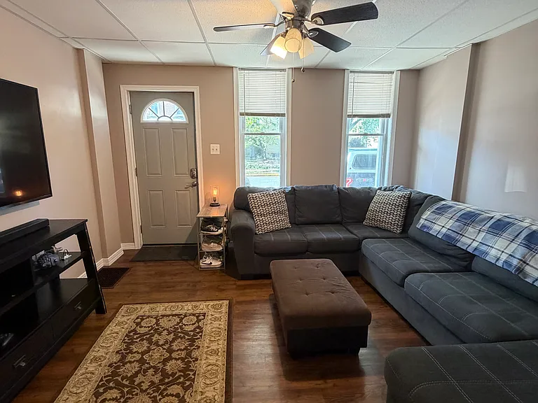 252 E Louther St — Photo 3