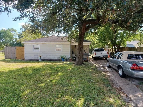 1302 Thomas Ave, Pasadena, TX 77506