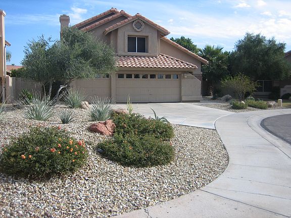 Beautiful 3 car garage home!