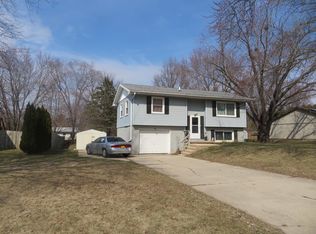 2128 Bedford Dr, Freeport, IL 61032