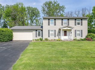 110 Applewood Dr, Rochester, NY 14612