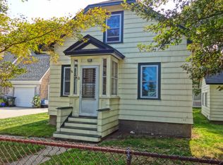 22 Coral St, Portsmouth, RI 02871