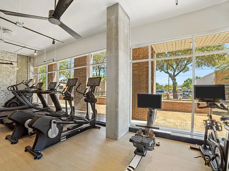 Ample cardio and weight machines available