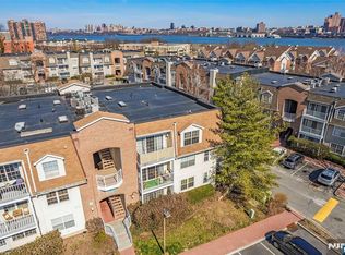 100 Crown Ct APT 482, Edgewater, NJ 07020